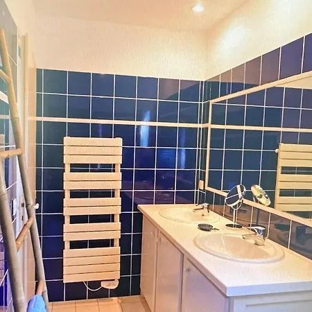 فيلة Louise-angele